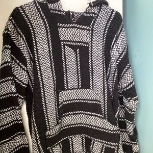 comfy drug rug sweatshirt! size medium